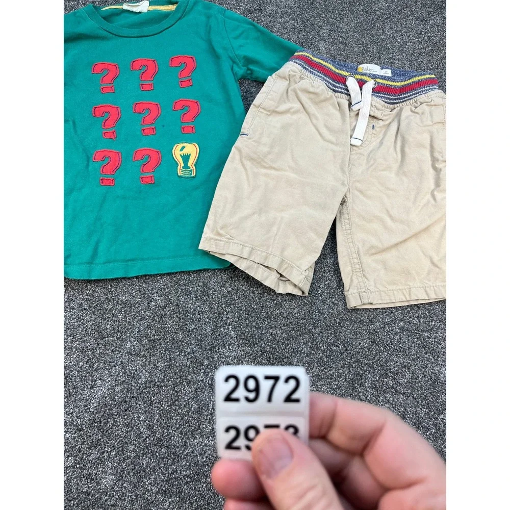 Mini Boden Question Mark Applique Graphic Tee and Tan Shorts Set Boys Size 4Y/5Y